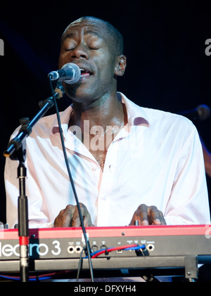 Andrew Roachford performing with Mike and the Mechanics at Holmfirth ...