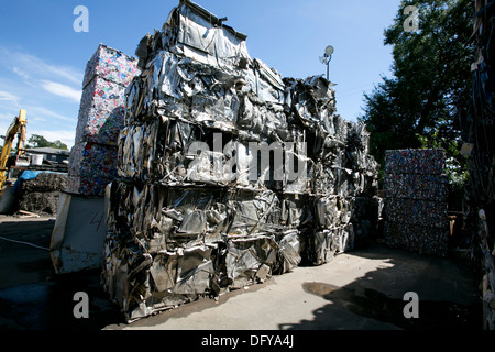 crushed and compacted cubes of metal and aluminum cans at a scrap metal recycling plant in Texas Stock Photo