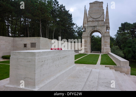 First World War One Stone of Remembrance at the WW1 Étaples Military Cemetery, largest CWGC in France, Nord-Pas-de-Calais Stock Photo