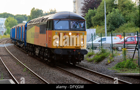 Class 56 (56105) passes through Chirk Station after leaving Kronospan Stock Photo