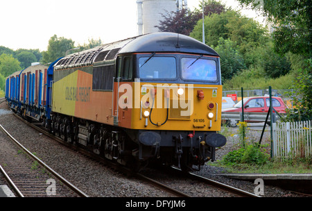 Class 56 (56105) passes through Chirk Station after leaving Kronospan Stock Photo