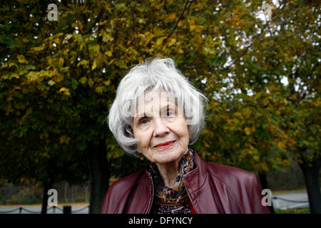 Godrich, Ontario, Canada. 23 Oct, 2006. FILE PHOTO - Canadian author ALICE MUNRO, 82, is the first Canadian-based writer to win the Nobel Prize for literature. Upon hearing the news, a 'delighted' Munro says she knew she was in the running for the prize, but never thought she'd win. The 82-year-old writer was named today as the 110th Nobel laureate in literature and the only the 13th woman to receive the distinction. An official at The Swedish Academy, which selects Nobel literature winners, called Munro a 'master of the contemporary short story.' Credit:  ZUMA Press, Inc./Alamy Live News Stock Photo