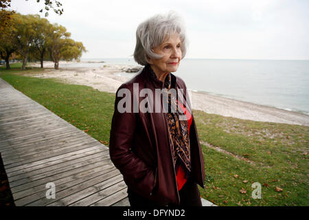 Godrich, Ontario, Canada. 23 Oct, 2006. FILE PHOTO - Canadian author ALICE MUNRO, 82, is the first Canadian-based writer to win the Nobel Prize for literature. Upon hearing the news, a 'delighted' Munro says she knew she was in the running for the prize, but never thought she'd win. The 82-year-old writer was named today as the 110th Nobel laureate in literature and the only the 13th woman to receive the distinction. An official at The Swedish Academy, which selects Nobel literature winners, called Munro a 'master of the contemporary short story.' Credit:  ZUMA Press, Inc./Alamy Live News Stock Photo