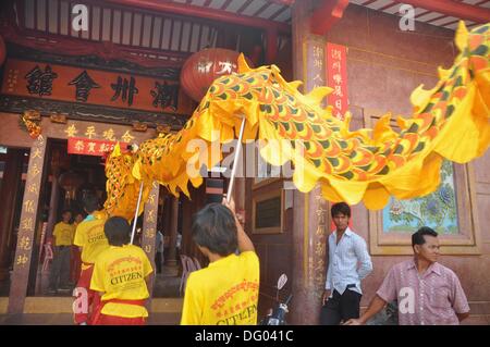 Phnom Penh (Cambodia): dragon dance at the temple by the Old Market during the celebration of the Chinese New Year of the Tiger