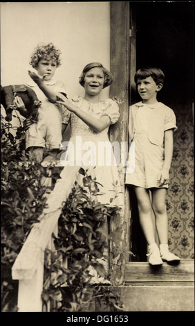 Ak Prinzessin Joséphine Charlotte und Prinz Baudouin von Belgien; Stock Photo