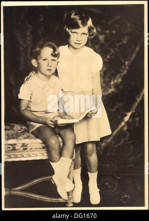 Ak Prinzessin Joséphine Charlotte mit Prinz Baudouin von Belgien; Stock Photo