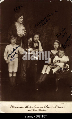Ak Prinzessin Maria Anna von Bourbon Parma mit Ihren Kindern; Stock Photo