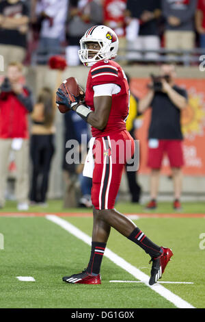 Louisville, KY, USA. 10th Oct, 2013. October 10, 2013: QB (5) Teddy Bridgewater during the NCAA football game between the Rutgers Scarlet Knights and the Louisville Cardinals at Papa John's Stadium in Louisville, KY. Louisville defeated Rutgers 24-10. Credit:  csm/Alamy Live News Stock Photo