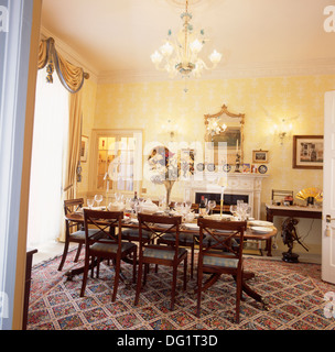 Pale yellow hot sale dining room