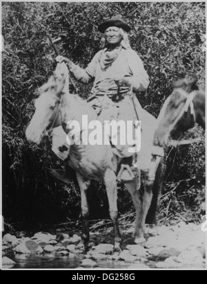 File:Washakie (Shoots-the-Buffalo-Running), a Shoshoni chief, half-length,  seated, holding pipe - NARA - 530875.jpg - Wikimedia Commons