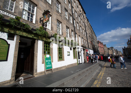City of Edinburgh, Scotland. The Ensign Ewart public house on Edinburgh’s Lawnmarket near the top of the Royal Mile. Stock Photo