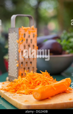 rub carrots and grater Stock Photo - Alamy