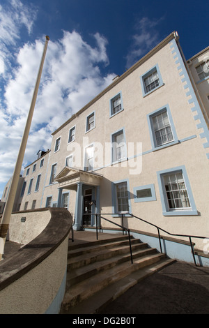 City of Edinburgh, Scotland. Picturesque view of Whitefoord House on Edinburgh’s Royal Mile at Canongate. Stock Photo