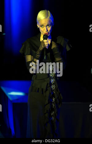 Berlin, Germany. October 12th 2013. Mariza (Marisa dos Reis Nunes) in Concert in Berlin in the 'Haus der Kulture der Welt'. Mariza best Fado (traditional Portuguese music) voice ever gives two days concert. Credit: Goncalo Silva/Alamy Live News. Stock Photo