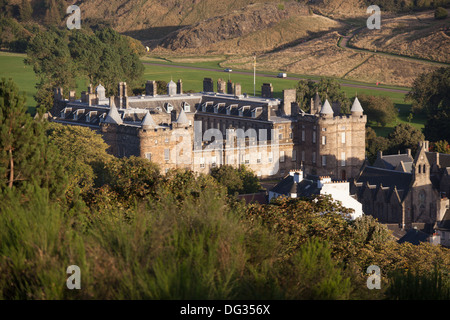 City of Edinburgh, Scotland. Picturesque elevated view of the Palace of Holyroodhouse, with Holyrood Park in the background. Stock Photo