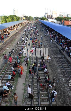 Thousands of Bangladeshis cram onto trains at the Airport Railway Terminal on the outskirts of Dhaka on 13 October 2013,  ahead of Eid-al Adha. Stock Photo