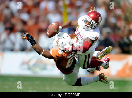 Dallas, Texas, USA. 13th Oct, 2013. October 12, 2013: Oklahoma Sooners wide receiver Sterling Shepard #3 has a pass broken up by Texas Longhorns cornerback Quandre Diggs #6 during an NCAA Big 12 rivalry Football game known as the Red River Rivalry between the University of Oklahoma Sooners and the University of Texas Longhorns at the Cotton Bowl Stadium in Dallas, TX Credit:  csm/Alamy Live News Stock Photo