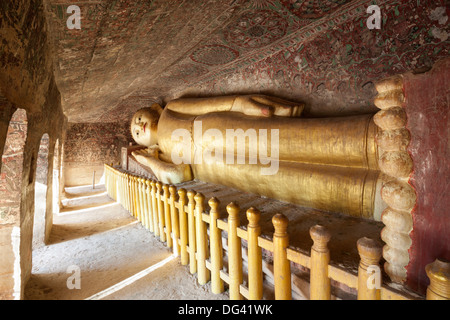 Reclining Buddha and murals in carved out cave, Hpo Win Daung (Buddha cave-niche complex), near Monywa, Monywa Region, Myanmar Stock Photo