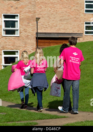 Older Student Mentors helping Fresher students move into Halls of Residence, the Vale, University of Birmingham, UK