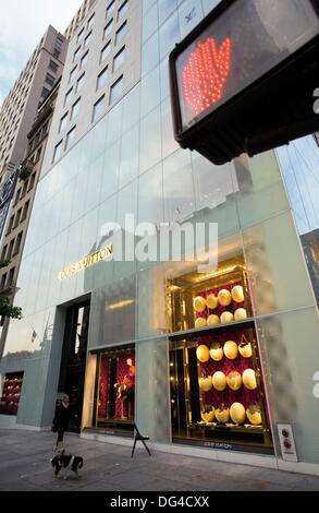 Louis Vuitton 1 E 57th St New York Ny 10022 | Supreme and Everybody