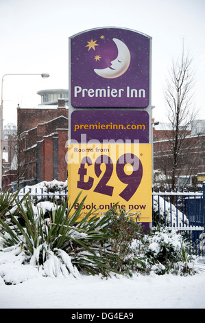 Winter Snow Premier Inn Offer Sign £ 29 Stock Photo