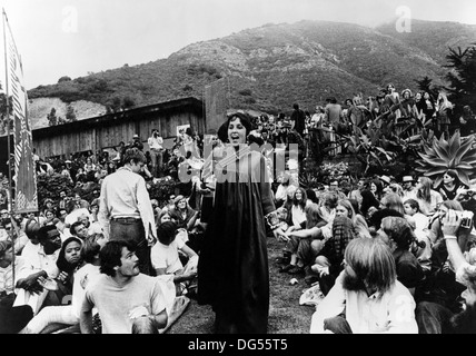 CELEBRATION AT BIG SUR 1971) JOAN BAEZ, BAIRD BRYANT DIR) CABS 001 MOVIESTORE COLLECTION LTD Stock Photo