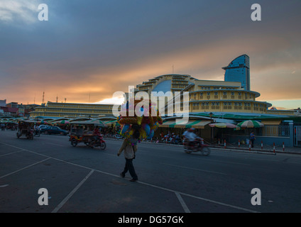 balloon seller in front of the Psar Thmei Central Market, Phnom Penh, Cambodia Stock Photo