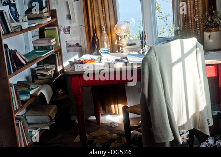 Interior view of Dylan's Writing Shed in the town of Laugharne, the Birthplace of the Poet Dylan Thomas, Wales UK Stock Photo