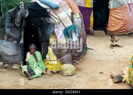 Lower caste Indian woman sitting outside her bender / tent / shelter. Andhra Pradesh, India Stock Photo