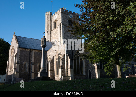 St Peters Church and the Smith Dorrien Monument  Berkhamsted, Hertfordshire UK Photo Credit: David Levenson / Alamy Stock Photo