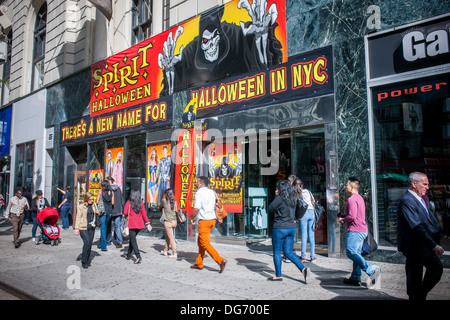 A Spirit Halloween pop-up store in midtown in New York Stock Photo