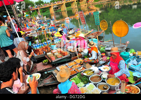 Thailand Floating Markets - Klong Hae Floating Market located in Hat Yai district in Southern Thailand Stock Photo