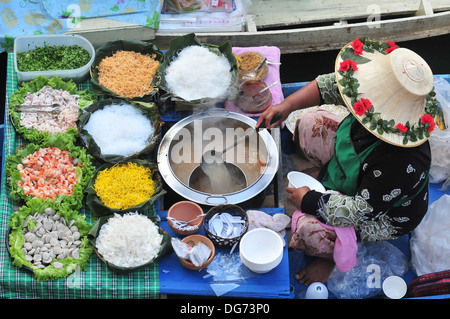 Cooking on a boat at the Hatyai's Klong Hae Floating Market in Southern Thailand Stock Photo