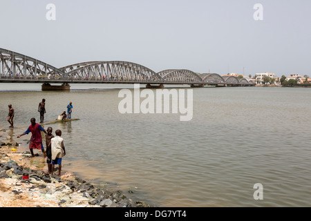 File:Saint-Louis,Senegal. Bridge. Guet Ndar.jpg - Wikimedia Commons