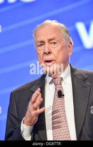 Washington, DC, USA. 16th Oct, 2013. T. BOONE PICKENS, chairman of BP Capital Management, speaks at a forum on energy security sponsored by Securing America's Future Energy. Credit:  Jay Mallin/ZUMAPRESS.com/Alamy Live News Stock Photo