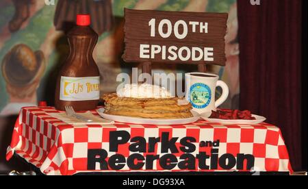 Studio City, CA, . 16th Oct, 2013. Cake at arrivals for PARKS AND RECREATION 100th Episode Celebration, CBS RADFORD, Studio City, CA October 16, 2013. Credit:  Dee Cercone/Everett Collection/Alamy Live News Stock Photo