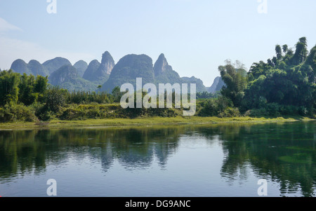 Li River And Karst Rock Formations, Yangshuo, Guangxi, China Stock 