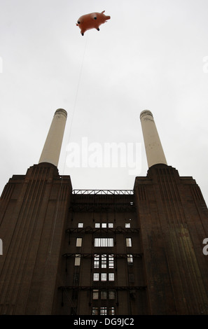 PInk Floyd celebrate the launch of Why Pink Floyd with a recreation of the 1977 Pink Floyd 'Animals' at Battersea Power Station Stock Photo
