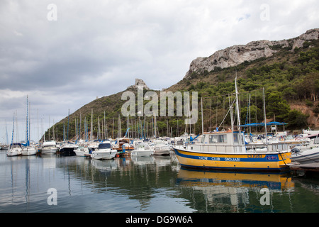 Marina Piccola Esplanade at Poetto beach in Cagliari - Sardinia Stock ...