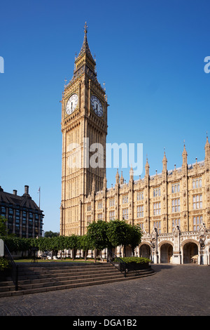New Palace Yard, Big Ben, and the Elizabeth Tower, Houses of Parliament, London, UK Stock Photo