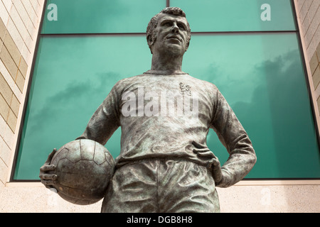 Statue of Peter Osgood outside the west stand at Chelsea Football Club, Stamford Bridge, Chelsea, London, England Stock Photo