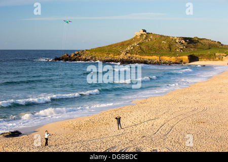 St Ives head from Porthmeor beach in St Ives, Cornwall, UK, with a couple flying a kite on the beach. Stock Photo