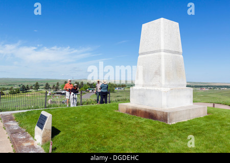 Tourists at the US Army 7th Cavalry Memorial on Last Stand Hill, Little Bighorn Battlefield National Monument, Montana, USA Stock Photo