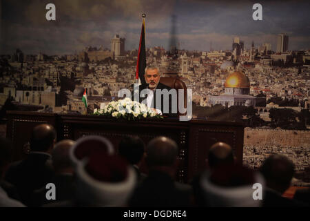 Gaza City, Gaza Strip, Palestinian Territory, . 19th Oct, 2013. Palestinian prime minister in Gaza strip, Ismail Haniyeh, speaks during a press conference in Gaza city, on Oct. 19, 2013. Ismail Haniyeh, delivered an important speech to Gaza citizens saying that the prisoner exchange deal that took place in 2011 between Israel and Hamas was under Egyptian auspices Credit:  Ashraf Amra/APA Images/ZUMAPRESS.com/Alamy Live News Stock Photo