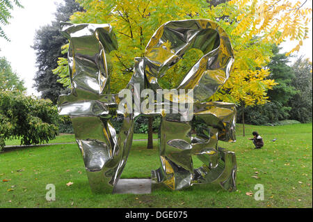 Regents Park, London, UK. 19th October 2013. Love, 2012 by Gimhongsok at the Frieze Art Fair. Credit:  Matthew Chattle/Alamy Live News Stock Photo