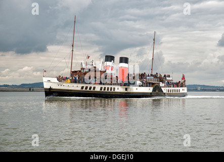 The last  sea going paddle steamer in the world. The PS Waverley makes her way along the River Thames in London Stock Photo