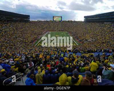 Ann Arbor, Mi, USA. 19th Oct, 2013. October 19th, 2013: Game day at the University of Michigan and the University of Indiana at Michigan University Stadium in Ann Arbor, Michigan © csm/Alamy Live News Stock Photo