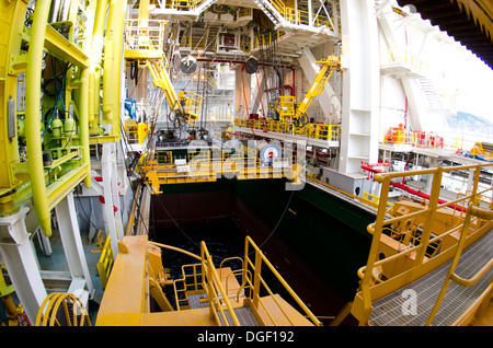 moon pool inside ultra deep water offshore drilling ship Ocean rig ...