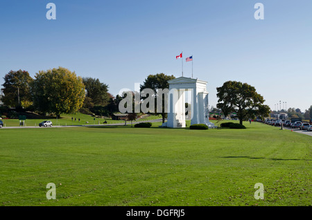 Peace Arch monument at Peace Arch provincial  park at the Canada US border.  Cars lined up at border crossing into United States. Stock Photo