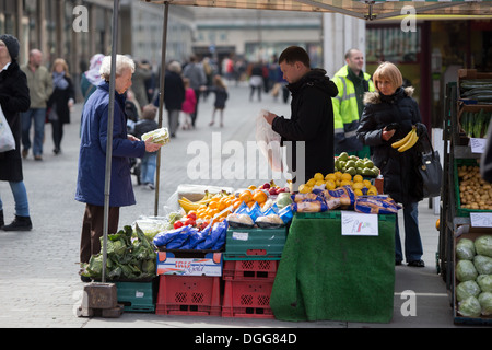 Fruit and vegetable market trader in Liverpool city centre Stock Photo